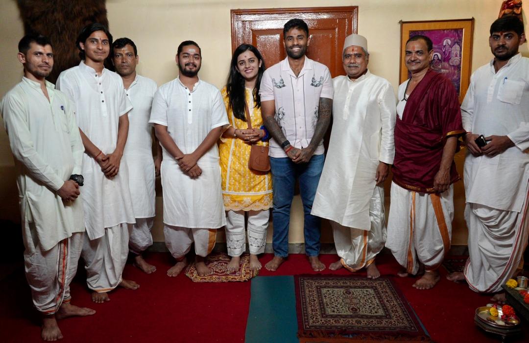 Pandit Chandrashekhar Sharma's Team