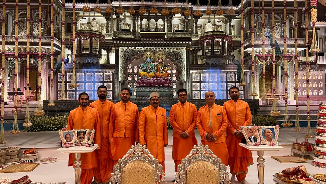 Pandit Chandrashekhar Sharma with Team